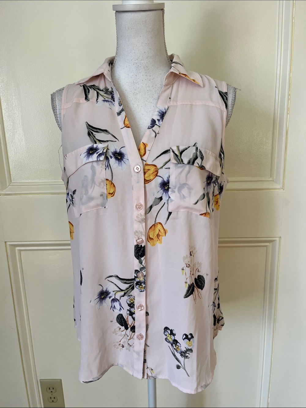 New York & Company Pink Floral Sleeveless Button-Front Blouse
